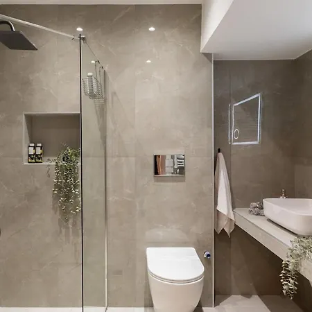 Metropolitan Grand Luxury Apartment *